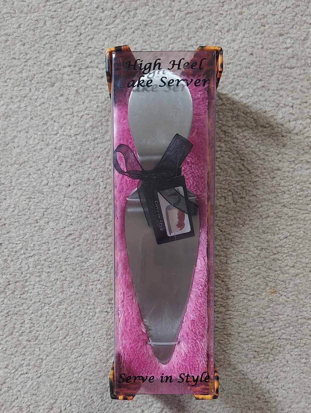 Cake Server in Silver with Pink Accent - Serve in Style